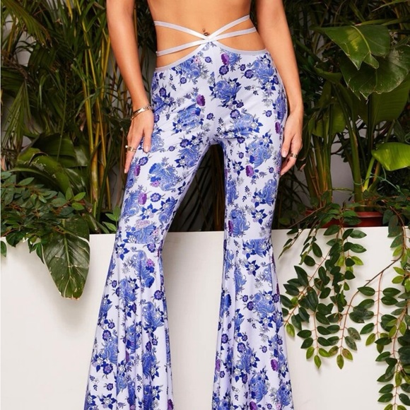 Flare pant cutout - Picture 1 of 2